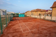 Профессиональный теннисный корт+участок под постройку на берегу моря.